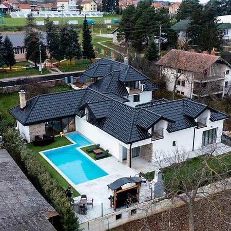 City Escape Luxury Villa Zuce Exteriér fotografie