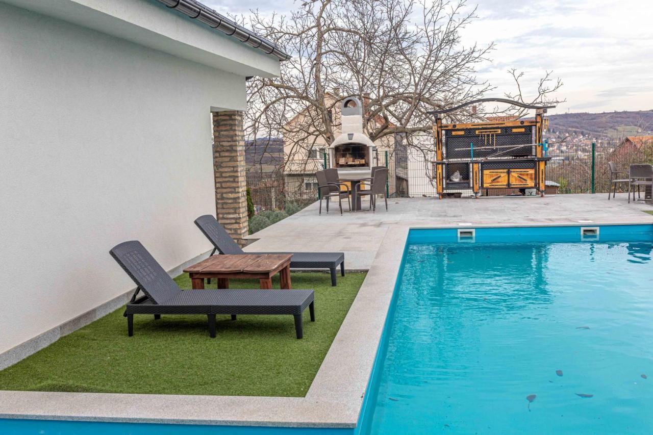 City Escape Luxury Villa Zuce Exteriér fotografie