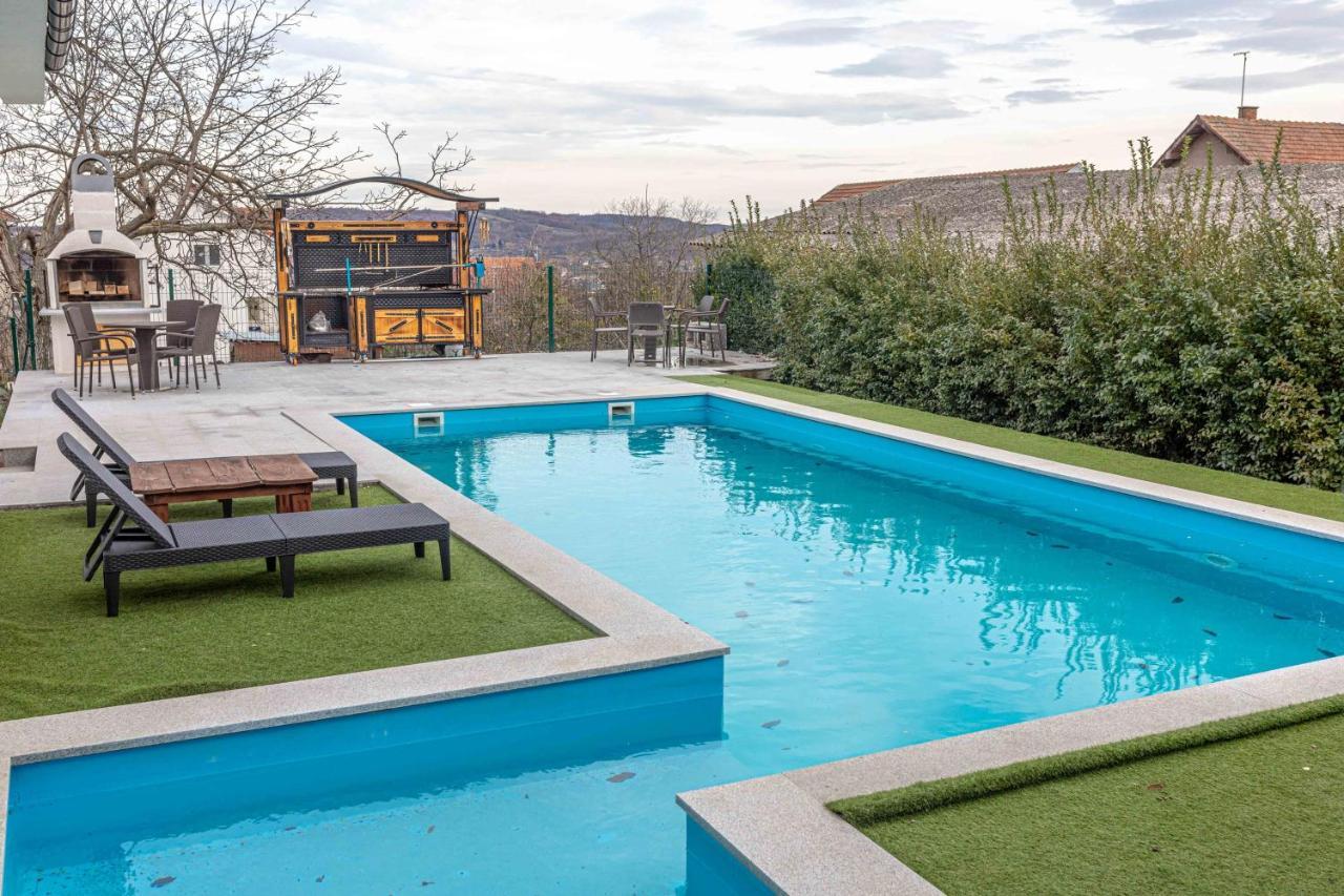 City Escape Luxury Villa Zuce Exteriér fotografie
